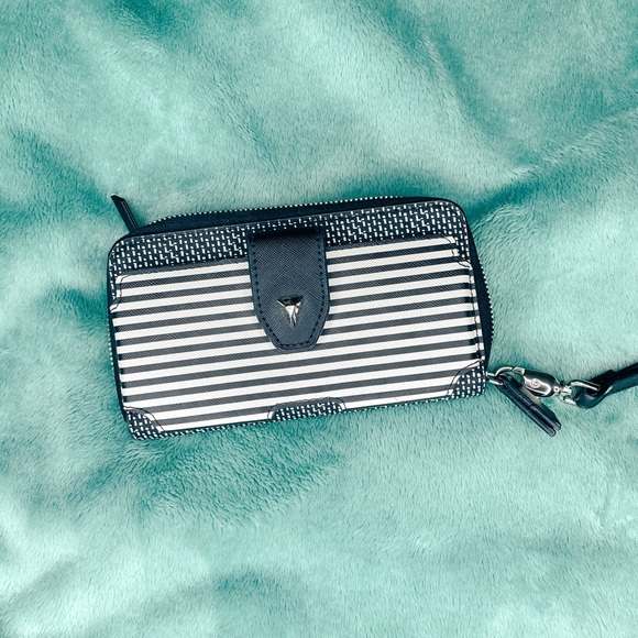 Madison Tech Wallet - Black/White | Stella & Dot - Picture 4 of 10
